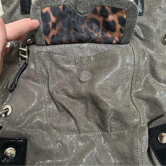 B. MAKOWSKY LEATHER HOBO FOLDING SATCHEL SHOULDER TOTE BAG GRAY SHIMMER PURSE - Picture 5 of 10